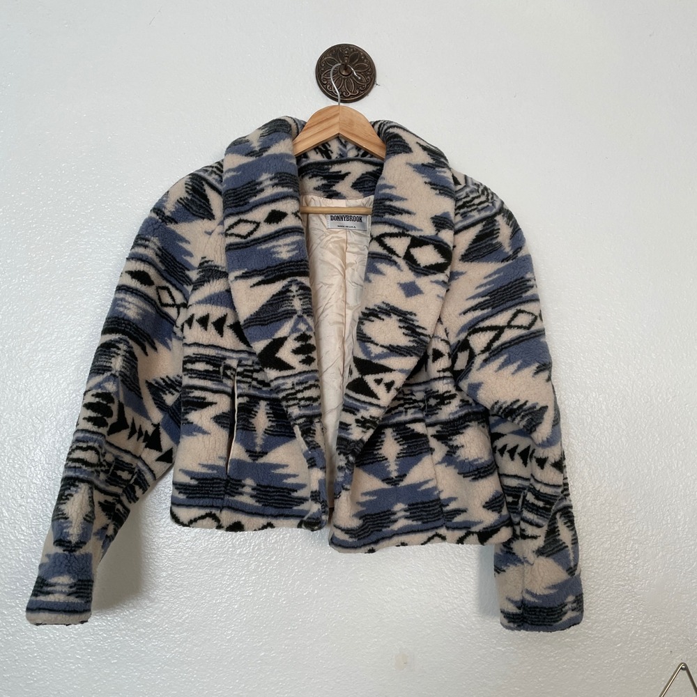 Donnybrook Vintage Faux Shearling Southwestern Tribal Print Cropped Jacket Blue